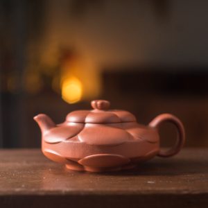 Plum blossom teapot 梅瓣周盘壶