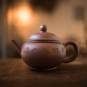 Shui ping teapot with carving 刻绘水平壶