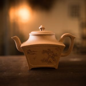Fan shape teapot 扇方壶