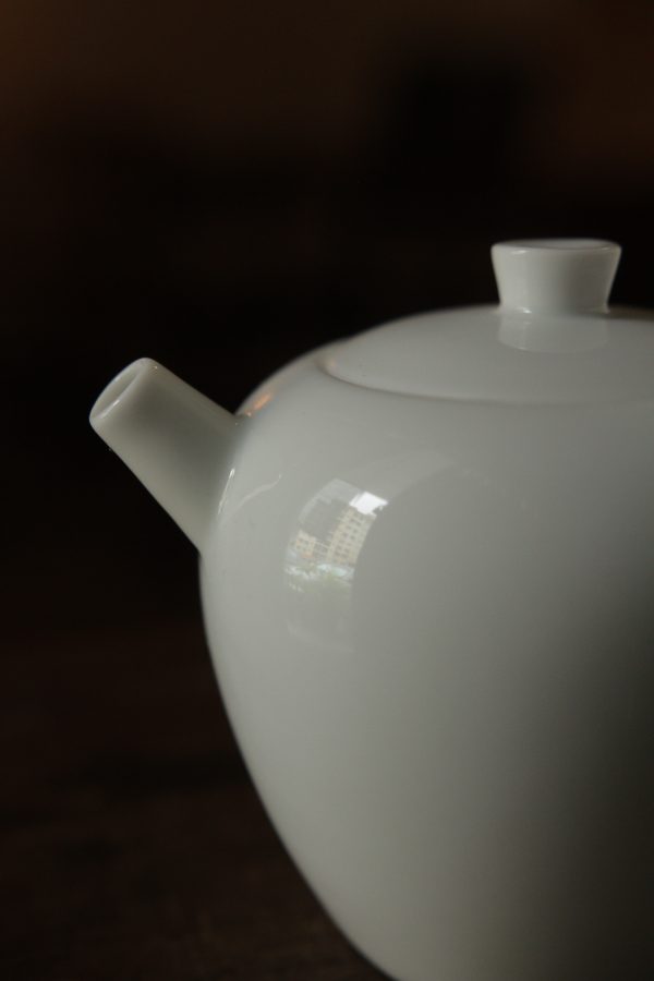 Porcelain teapot 瓷茶壶 - Image 4