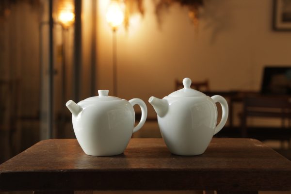 Porcelain teapot 瓷茶壶 - Image 2
